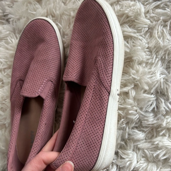 Old navy pink perforated slip on sneakers 7.5 - Picture 2 of 5